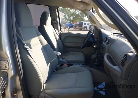 2005 Jeep Liberty Sport z USA, uszkodzony, nr VIN 1J4GL48K95W553781